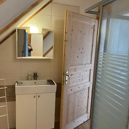 Steinwaend Lejlighed *