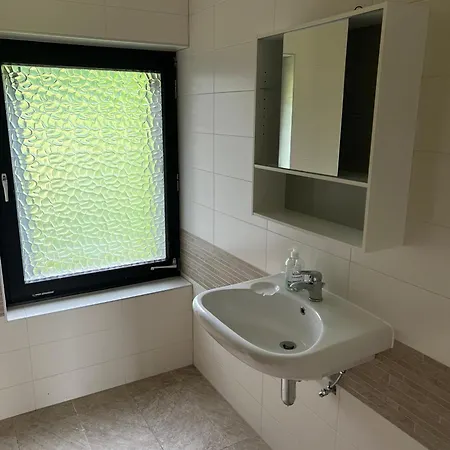 Steinwaend Lejlighed *